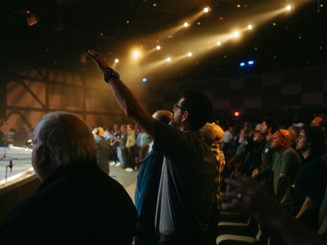 Why You Need Reliable Church Presentation Software for Worship