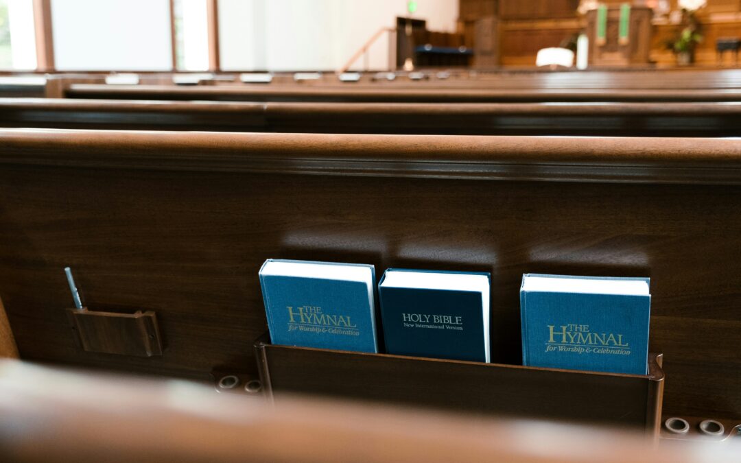 churches switching from hymnals to screens