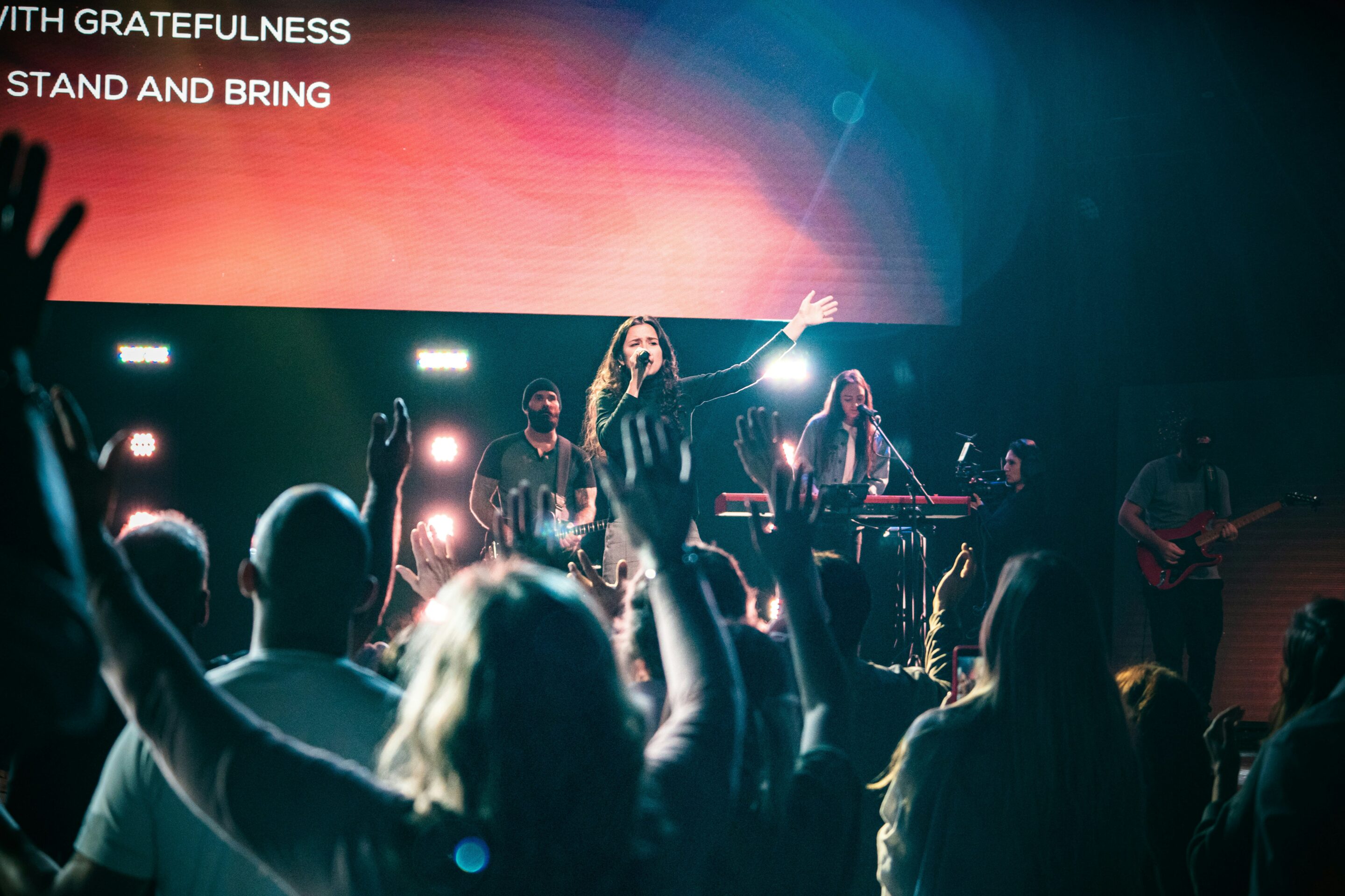 impact of visual media in worship to create atmosphere for holy spirit with church presentation software